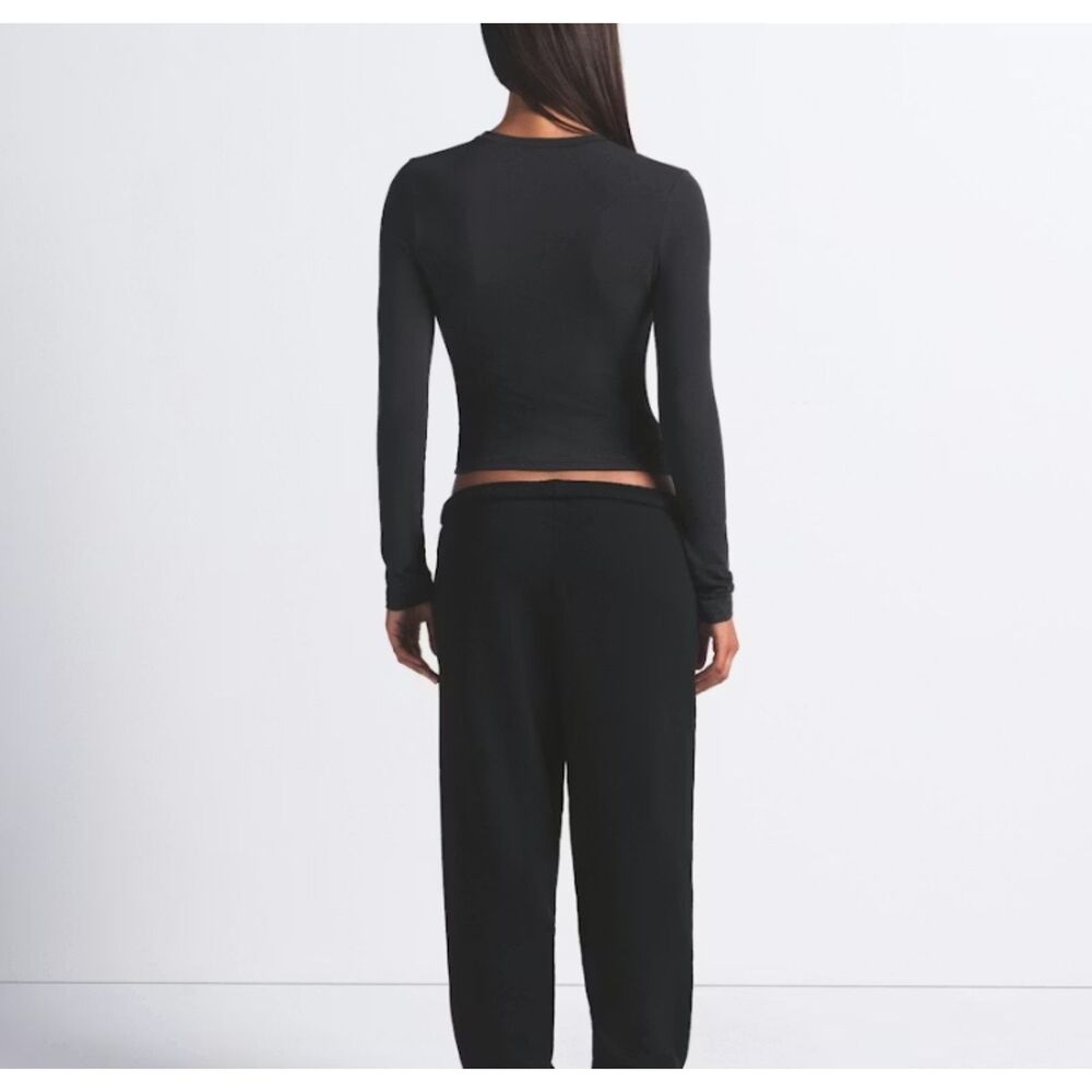 NEW SKIMS Cotton Jersey Long Sleeve Tee Small Soot Black T-Shirt NWT - Picture 2 of 5